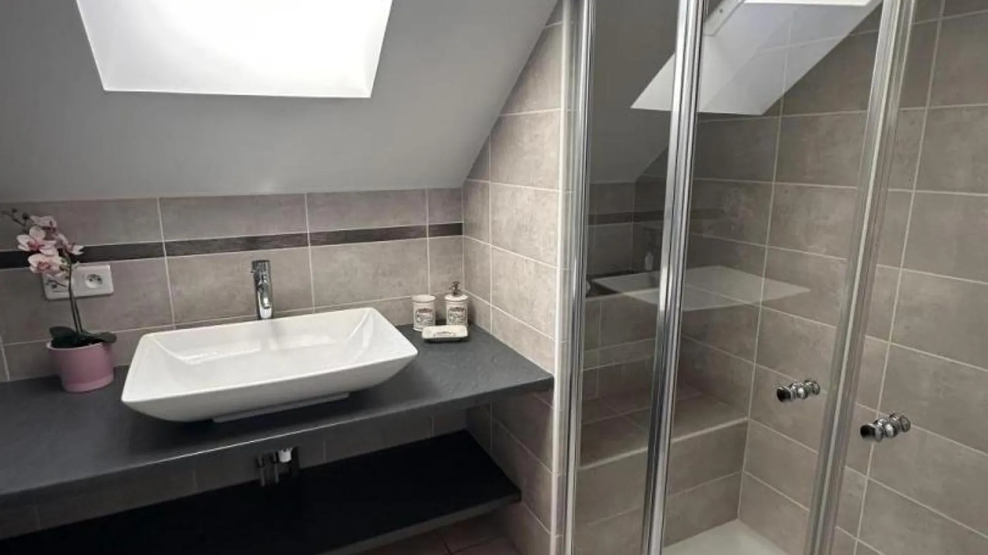 Grange Renovee Avec Jardin Arbore, Ideale Pour Sejours En Famille Ou Entre Amis, A Deneuille-Les-Mines - Fr-1-489-408 France
