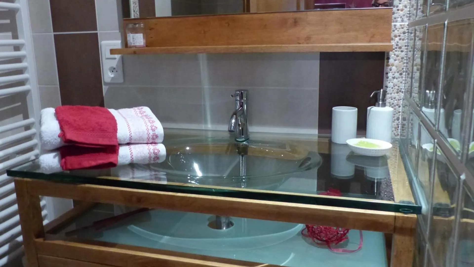 Grange Renovee Avec Jardin Arbore, Ideale Pour Sejours En Famille Ou Entre Amis, A Deneuille-Les-Mines - Fr-1-489-408